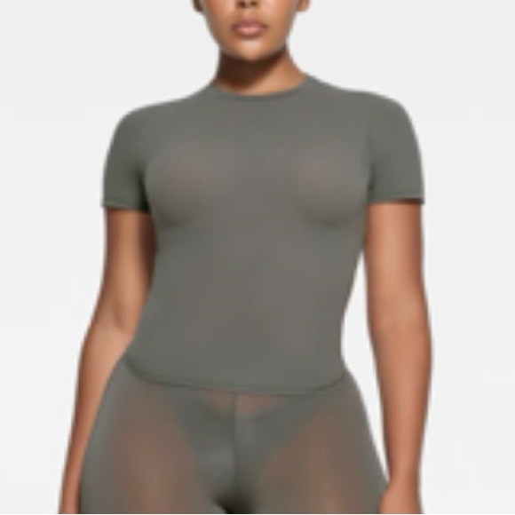 NWT Skims Fits Everybody Short Sleeve T-Shirt Gunmetal Size L - Picture 2 of 7